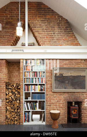 Studio di Brighton House, Brighton, Regno Unito. Architetto: Richard DELTA NAT GAS Design., 2014. Vista di artista studio rivelando dopp Foto Stock