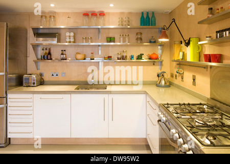 Studio di Brighton House, Brighton, Regno Unito. Architetto: Richard DELTA NAT GAS Design., 2014. Vista della cucina. Foto Stock