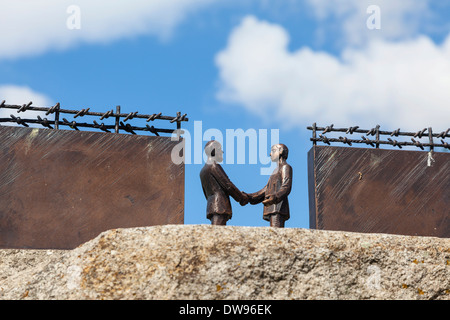 Memoriale al 'Tag der Maueröffnung", il giorno di apertura della frontiera interna tedesca, su 11.11.1989 Stapelburg tra e Foto Stock