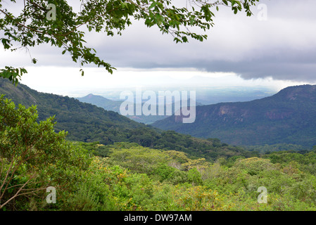 Vista in Mozambico da Leopard Rock, dello Zimbabwe in Africa centrale. Foto Stock