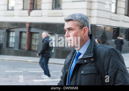 Old Bailey, Londra, Regno Unito. 4 Marzo, 2014. La versione di prova di ex News i dirigenti internazionali connesse con presunti phone-hacking presso l'ex-News giornale del mondo, continua presso la Old Bailey, Londra. Nella foto: MARK HANNA (ex capo del servizio di sicurezza a News International. Credito: Lee Thomas/Alamy Live News Foto Stock