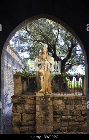 Statua di Alfonso X el Sabio nell'Alcazar, Cordoba Foto Stock