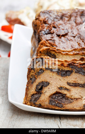 Deliziosi piatti tradizionali pate farcite con plumsTraditional deliziosi pate farcito con prugne Foto Stock