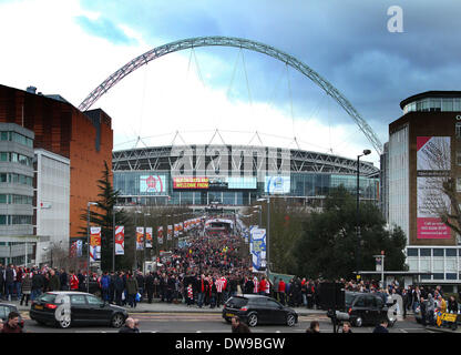 Wembley, Londra, Regno Unito. 2 Marzo, 2014. Capital One Cup Final - Manchester City v Sunderland. Ventilatori fanno il loro modo per lo stadio. **Questa immagine può essere utilizzata solo per uso editoriale** Credito: Paolo Marriott/Alamy Live News Foto Stock