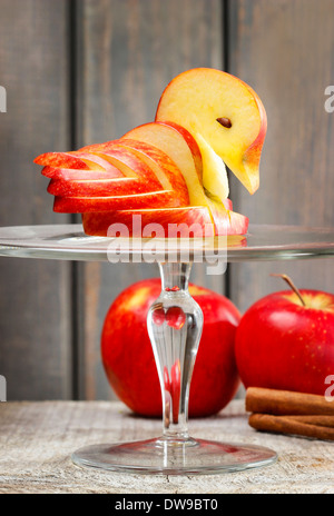 Apple Swan. Decorazione fatta di frutta fresca.Apple Swan. Decorazione fatta di frutta fresca. Foto Stock