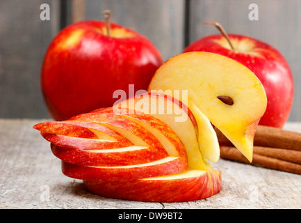 Apple Swan. Decorazione fatta di frutta fresca.Apple Swan. Decorazione fatta di frutta fresca. Foto Stock
