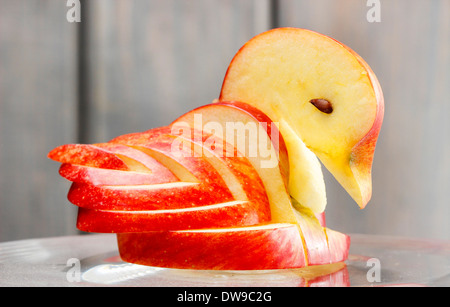 Apple Swan. Decorazione fatta di frutta fresca.Apple Swan. Decorazione fatta di frutta fresca. Foto Stock