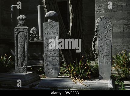 La Turchia. Istanbul, ottomano steli funerarie. Cimitero della Moschea Suleymaniye. Foto Stock