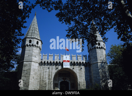 La Turchia. Istanbul. Ortakapi gate (porta centrale). Accesso al Palazzo Topkapi. Costruito nel 1524 da Solimano il Magnifico. Foto Stock