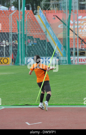 Atleta prende parte al giavellotto durante il 2013 la IAAF Junior World Championships su 12-14 luglio, 2013 a Donetsk, Ucraina Foto Stock