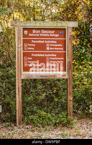 Cartello all'ingresso del Bon Secour National Wildlife Refuge a Gulf Shores, Alabama Foto Stock