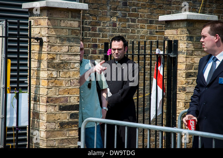 London, Regno Unito - 14 Luglio 2005: centinaia di persone sono venuta a pagare loro omaggio alle vittime del London attacchi terroristici Foto Stock