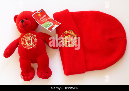 Il Manchester United hat e beanie bear isolati su sfondo bianco Foto Stock