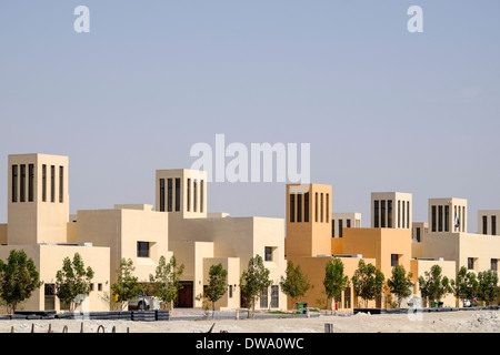 Villette nuove in complesso residenziale costruito per locali famiglie Emirati su Yas Island di Abu Dhabi Emirati Arabi Uniti Foto Stock