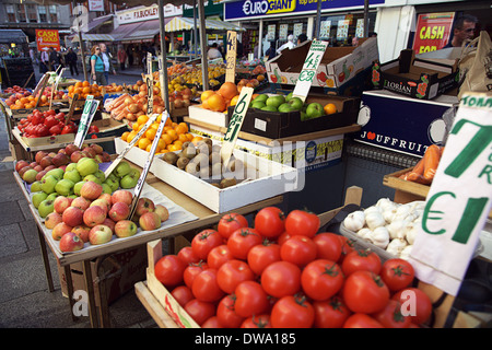 Stallo vegetale Moore Street Market Dublino Irlanda Foto Stock