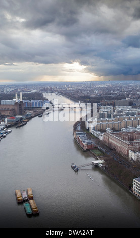 Vista aerea del Tamigi e di Battersea Power Station di Londra, Regno Unito Foto Stock