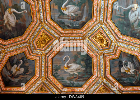 Sala dos Cisnes o camera Swan chiamato dopo gli Swans dipinta nel pannello ottagonale del soffitto, Sintra National Palace. Foto Stock