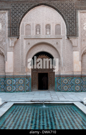 Dettaglio dell'architettura del Ben Youssef madrasa, Medina, Marrakech, Marocco Foto Stock