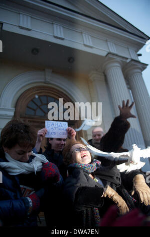 Mosca, Russia. 4 Mar 2014. La protesta contro la guerra in Ucraina presso il Ministero della difesa a Mosca © Anna Sergeeva/ZUMAPRESS.com/Alamy Live News Foto Stock