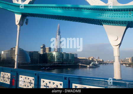 La Shard, Municipio e più Londra visto dal Tower Bridge Tamigi Londra Inghilterra REGNO UNITO Foto Stock