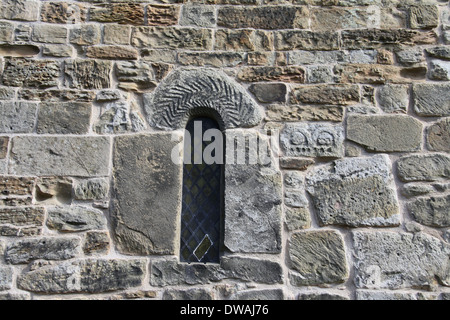 Parete ovest di San Giovanni Battista a Ault Hucknall nel Derbyshire Foto Stock