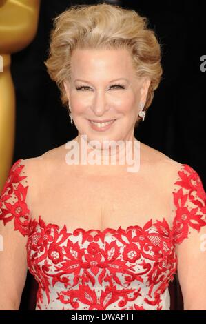 2 marzo 2014 - Los Angeles, California, Stati Uniti d'America - Mar 02, 2014 - Los Angeles, California, Stati Uniti d'America - attrice e cantante Bette Midler presso la 86Accademia annuali Awards tenutosi presso il Teatro Dolby, Hollywood. (Credito Immagine: © Paul Fenton/ZUMAPRESS.com) Foto Stock