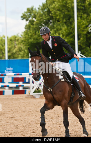 Atleta cinese in concorrenza allo show jumping in Greenwich Park Londra Foto Stock