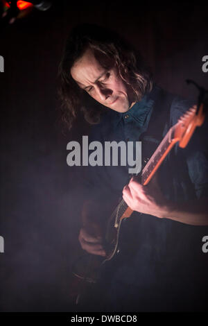 Milano Italia. 04 marzo 2014. Il British indie-folk band FANFARLO esegue dal vivo presso il club della musica di credito Tunnel: Rodolfo Sassano/Alamy Live News Foto Stock