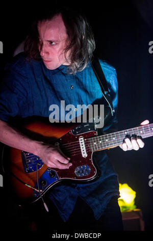 Milano Italia. 04 marzo 2014. Il British indie-folk band FANFARLO esegue dal vivo presso il club della musica di credito Tunnel: Rodolfo Sassano/Alamy Live News Foto Stock