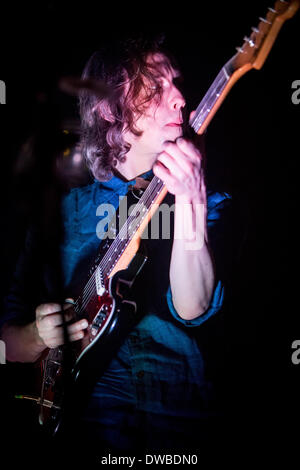 Milano Italia. 04 marzo 2014. Il British indie-folk band FANFARLO esegue dal vivo presso il club della musica di credito Tunnel: Rodolfo Sassano/Alamy Live News Foto Stock