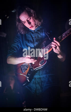 Milano Italia. 04 marzo 2014. Il British indie-folk band FANFARLO esegue dal vivo presso il club della musica di credito Tunnel: Rodolfo Sassano/Alamy Live News Foto Stock