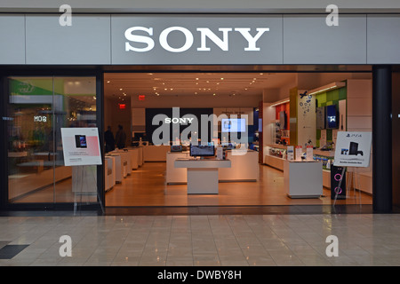 La parte esterna del negozio Sony nel Walt Whitman Mall Shopping Center di Huntington Station, New York Foto Stock