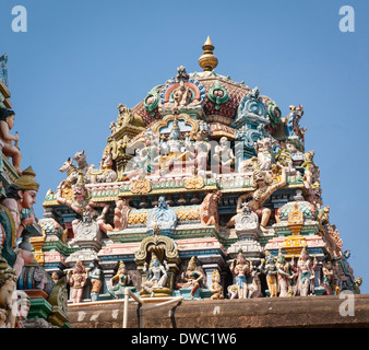 L' India , il Tamil Nadu , Kanchipuram , 6 sesto secolo Sri Ekambareswarar indù tempio di Shiva tetto a cupola dettaglio nelle figure fig. Foto Stock