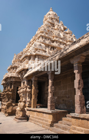 India del Sud , il Tamil Nadu , Kanchipuram , 6 del sesto secolo Sri Kanchi Kailasanthar indù tempio di Shiva shikara torre bassorilievo Foto Stock