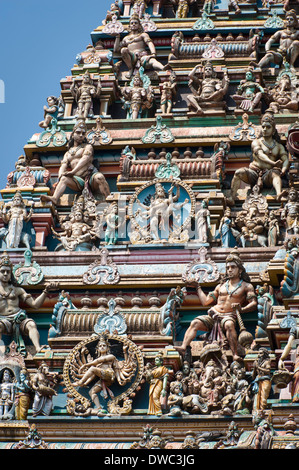 L' India , il Tamil Nadu , Kanchipuram , 6 sesto secolo Sri Ekambareswarar indù tempio di Shiva tower dettaglio nelle figure fig. Foto Stock