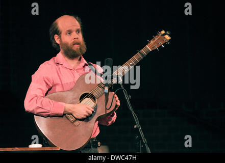 Berlino, Germania. 4 Mar 2014. Noi cantante-song writer chitarrista e attore Bonnie Prince Billy alias si esegue a Oldham in l apostolo Paolo Chiesa a Berlino, Germania, 4 marzo 2014. Foto: Roland Popp/dpa/Alamy Live News Foto Stock