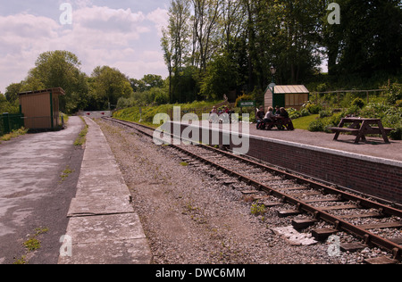 Stazione di Shillingstone nel Dorset è sottoposto a un grande progetto di rinnovamento da hard working team di volontari entusiasti Foto Stock