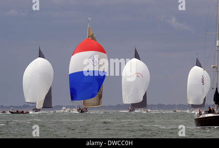 J-Class Yachts corse off Isle of Wight H1 Cuor di Leone H2 Rainbow J5 RangerJK7 Valsheda Foto Stock