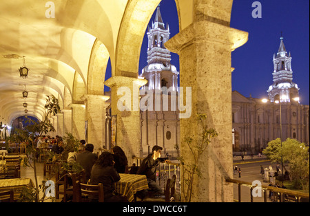 Cattedrale a Plaza de Armas, Arequipa, Perù, Sud America Foto Stock