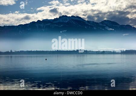 Alpi bavaresi visto da di Herrenchiemsee, Chiemsee, Alta Baviera, Germania, Europa - 1 Febbraio 2014 Foto Stock