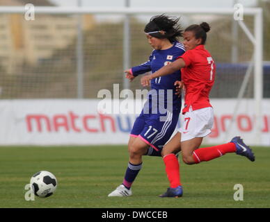 La Manga, Spagna. Il 5 marzo 2014. Giappone v Inghilterra sotto 23 Womens Torneo, La Manga Club, Spagna. Hisui Haza - Giappone & Nikita Parris - Inghilterra Foto di Tony Henshaw/Alamy Live News Foto Stock