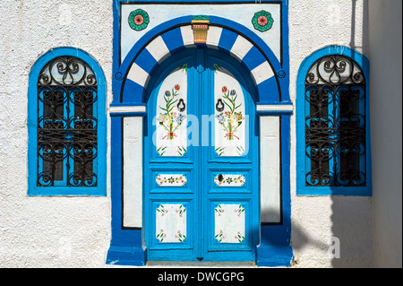 Il Nord Africa. La Tunisia, Capo Bon, Nabeul. Tipico tradizionale porta. Foto Stock