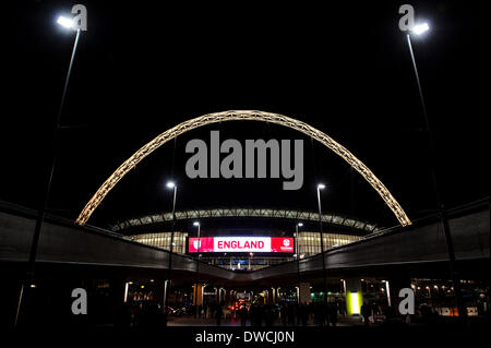 Londra, Regno Unito. 05 Mar, 2014. Una vista generale dello stadio prima della International fixture amichevole tra Inghilterra e Danimarca dallo stadio di Wembley. © Azione Sport Plus/Alamy Live News Foto Stock