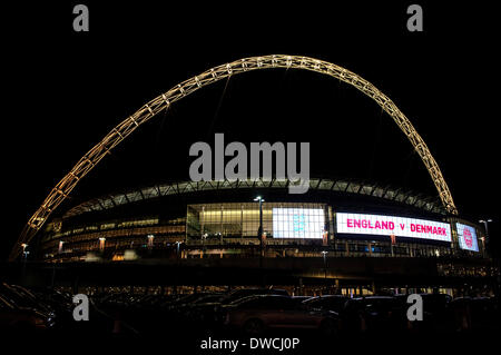Londra, Regno Unito. 05 Mar, 2014. Una vista generale dello stadio prima della International fixture amichevole tra Inghilterra e Danimarca dallo stadio di Wembley. © Azione Sport Plus/Alamy Live News Foto Stock