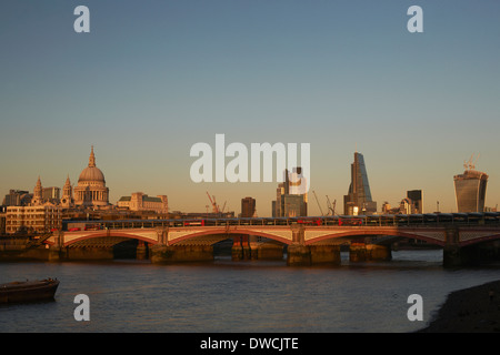 Blackfriars Bridge, London, England, Regno Unito Foto Stock