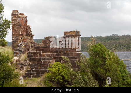 Il penitenziario, Sarah Island - insediamento storico dei prigionieri, Macquarie Harbour, Strahan, Tasmania, Australia Foto Stock