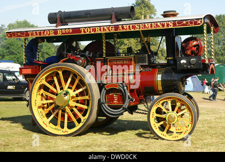 Il Busy Bee Burrell di Thetford 1914 showmans vapore locomotiva su strada motore trazione AO6262 3555 Foto Stock