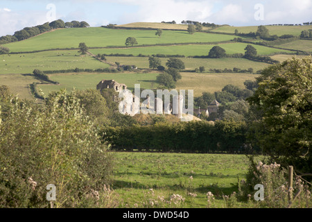 Il castello di Clun da Cefns e il modo in Shropshire Shropshire Inghilterra Foto Stock