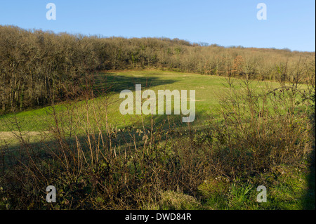 Pomeriggio di sole sui campi attorno al bellissimo borgo di San Marziale, Varen, Tarn et Garonne, Occitanie, Francia, in primavera Foto Stock