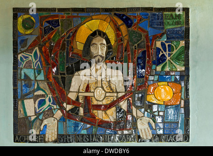 Sacro Cuore mosaico di David Harding nella chiesa di Nostra Signora dei Dolori, Garrynamonie, Sud Uist, Western Isles, Scotland, Regno Unito Foto Stock